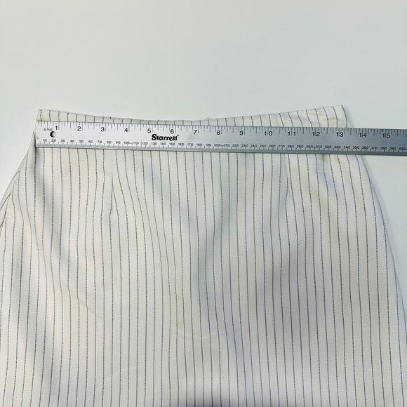 Abercrombie & Fitch White & Navy Pinstripe Skort Size Small - Picture 5 of 6